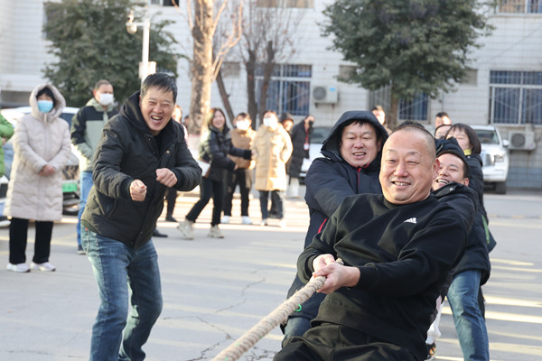 凝繩聚力齊奮進 力拔山河展英姿——公司拔河比賽圓滿結(jié)束