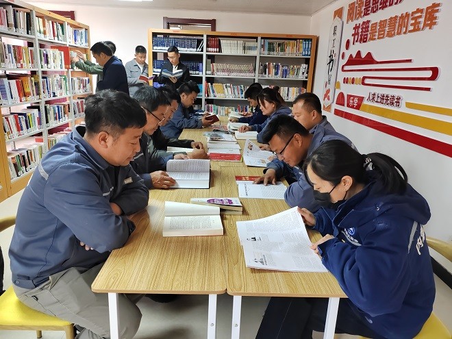 額鹽公司黨委組織開展“感黨恩 聽黨話 跟黨走”—母親湖畔閱經(jīng)典，共筑書香額鹽主題黨日活動