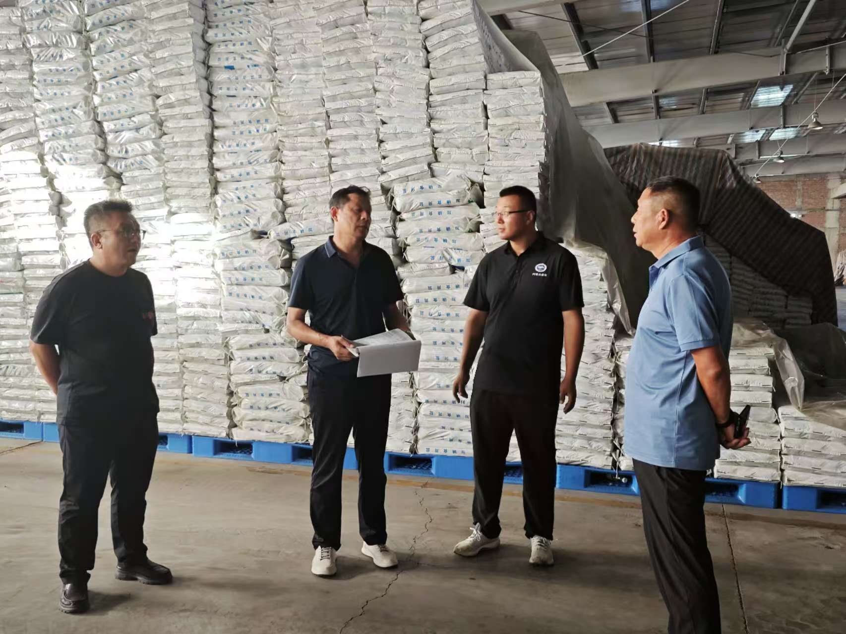 筑牢食鹽安全防線 盟工信局、盟公安、盟市場到額鹽公司 開展聯(lián)合監(jiān)督檢查